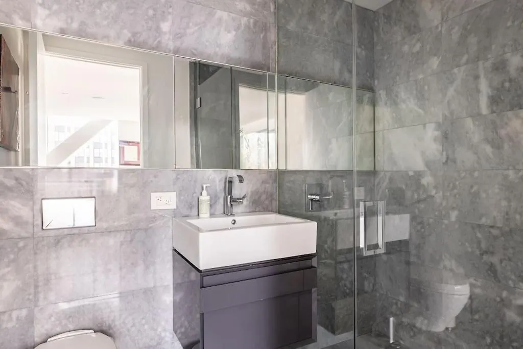 Brand New Five Bedroom Penthouse New York 0*,